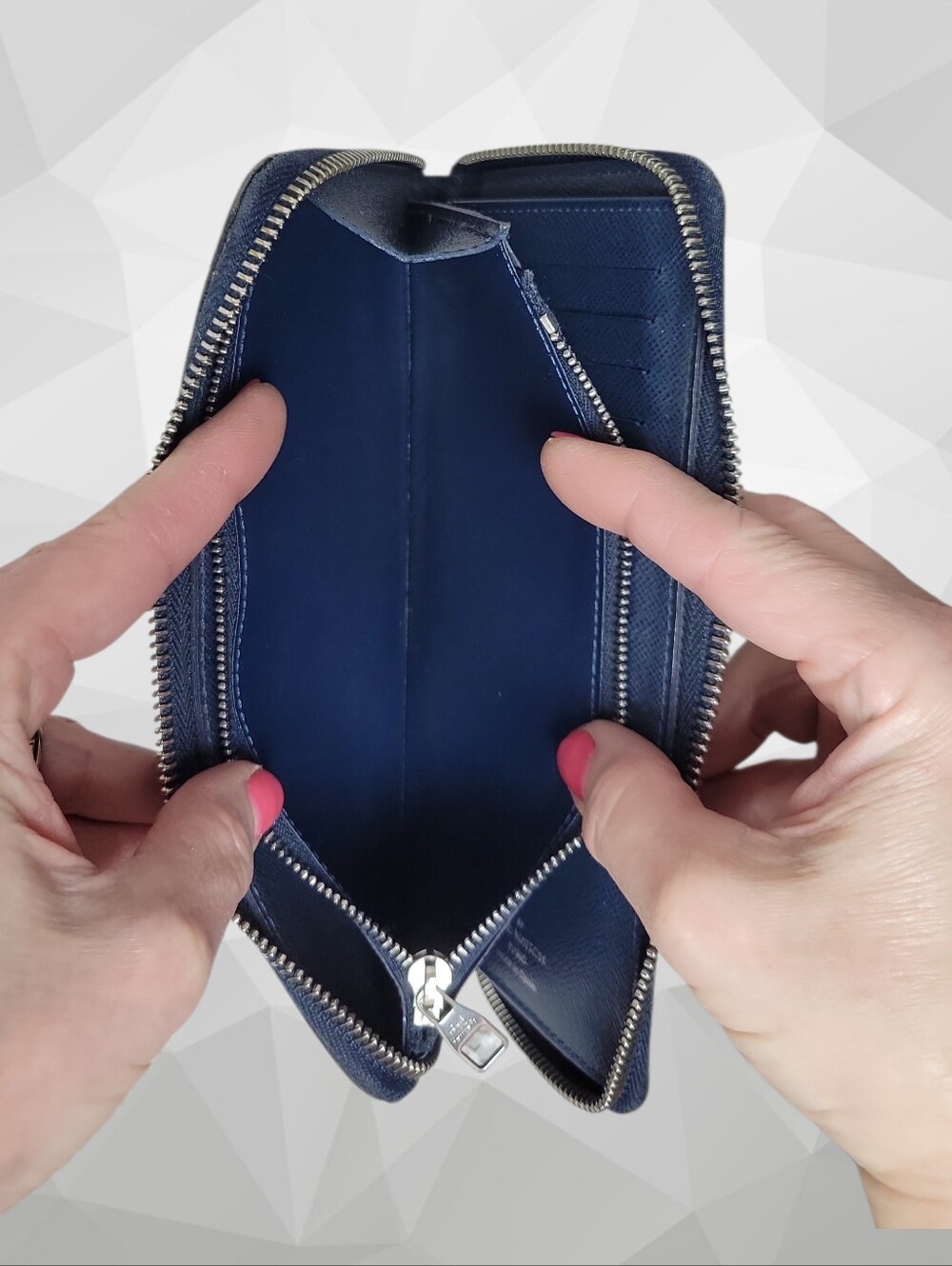 ❌️❌️ Louis Vuitton Taiga Wallet❌️❌️ - Picture 5 of 6